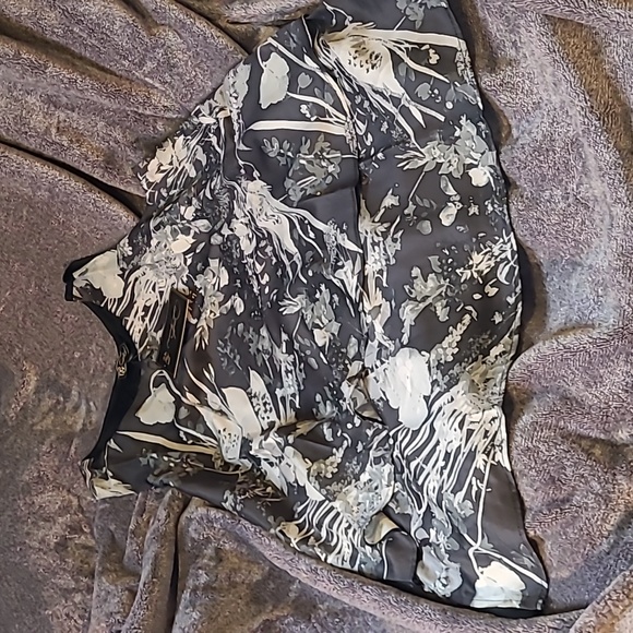 WAS $30. DG2 by DIANE GILMAN Hi Lo Sleeveless Blouse so soft - Picture 15 of 16